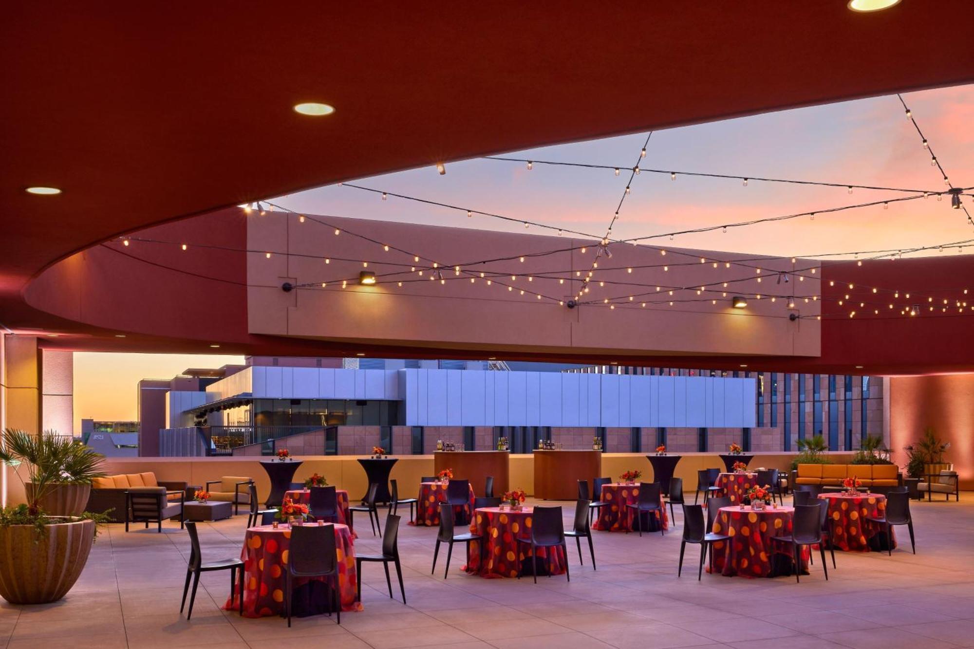 Sheraton Phoenix Downtown Exterior photo