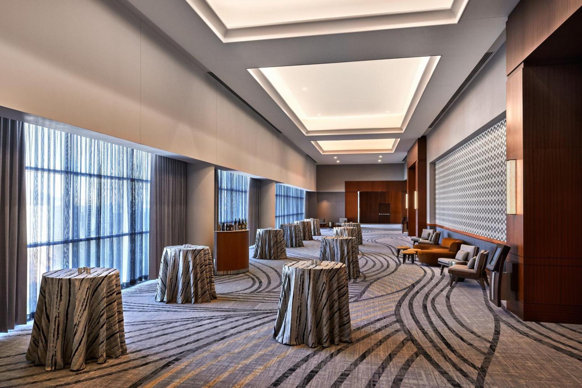 Sheraton Phoenix Downtown Exterior photo