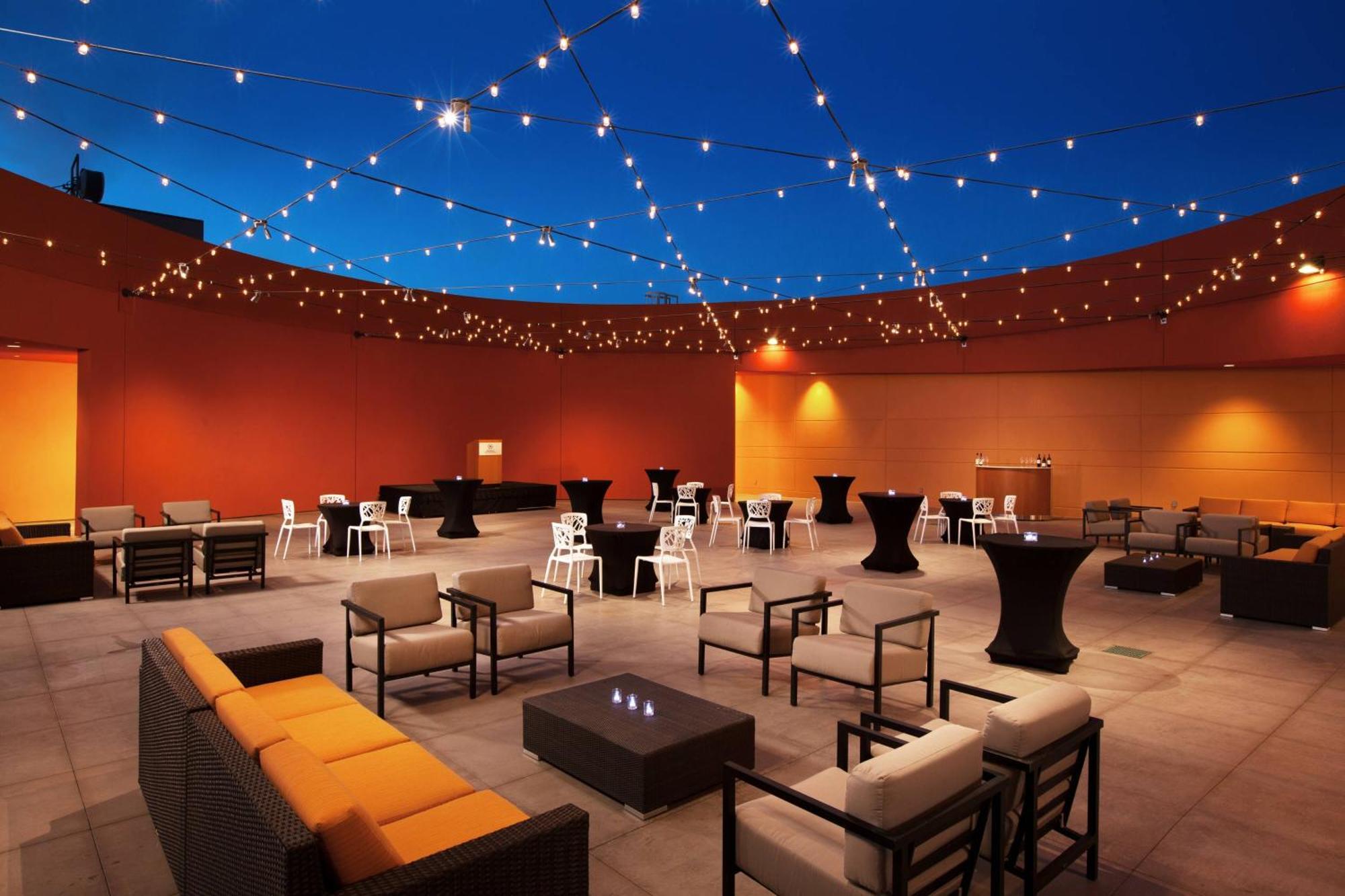 Sheraton Phoenix Downtown Exterior photo