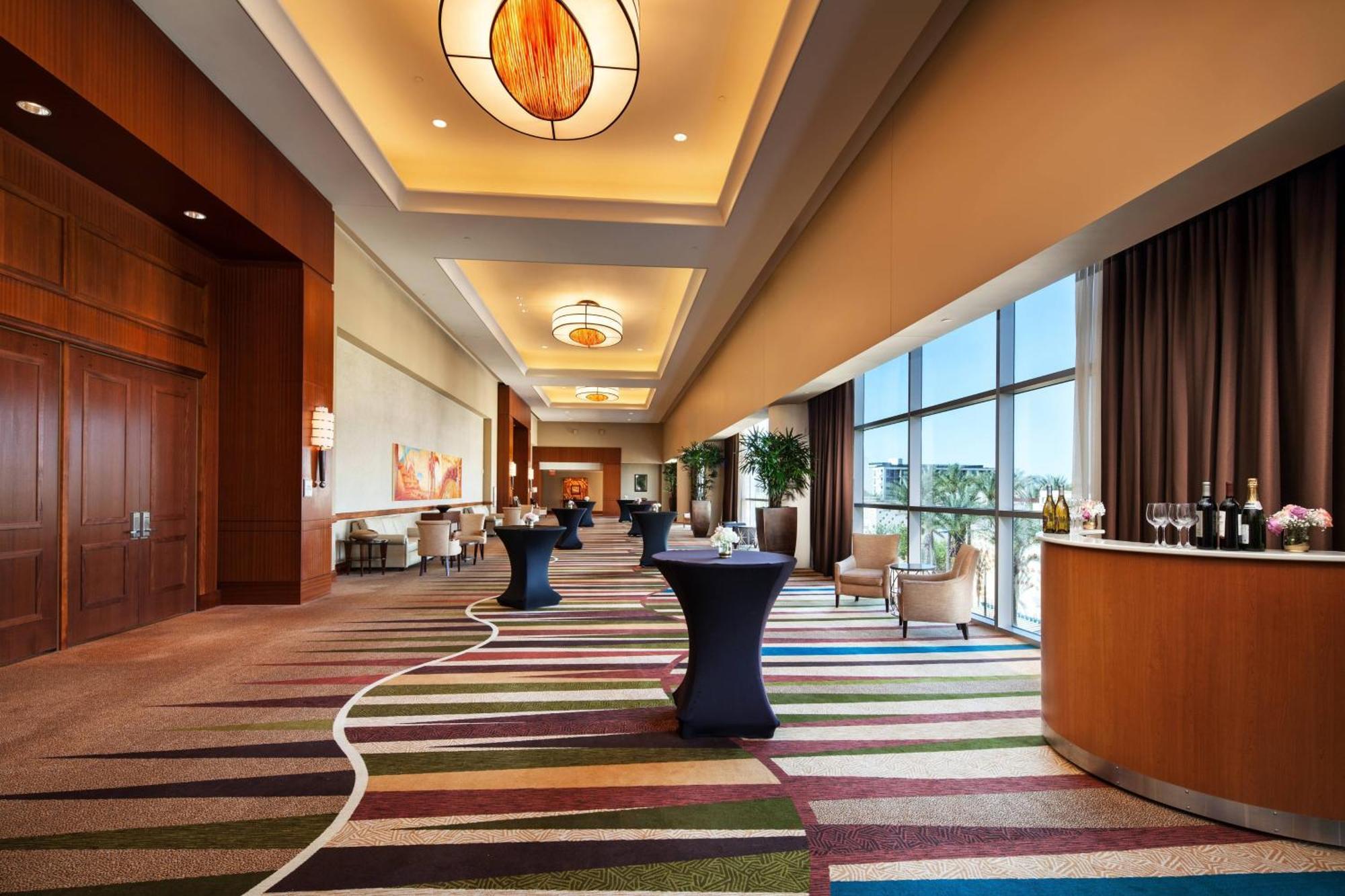 Sheraton Phoenix Downtown Exterior photo