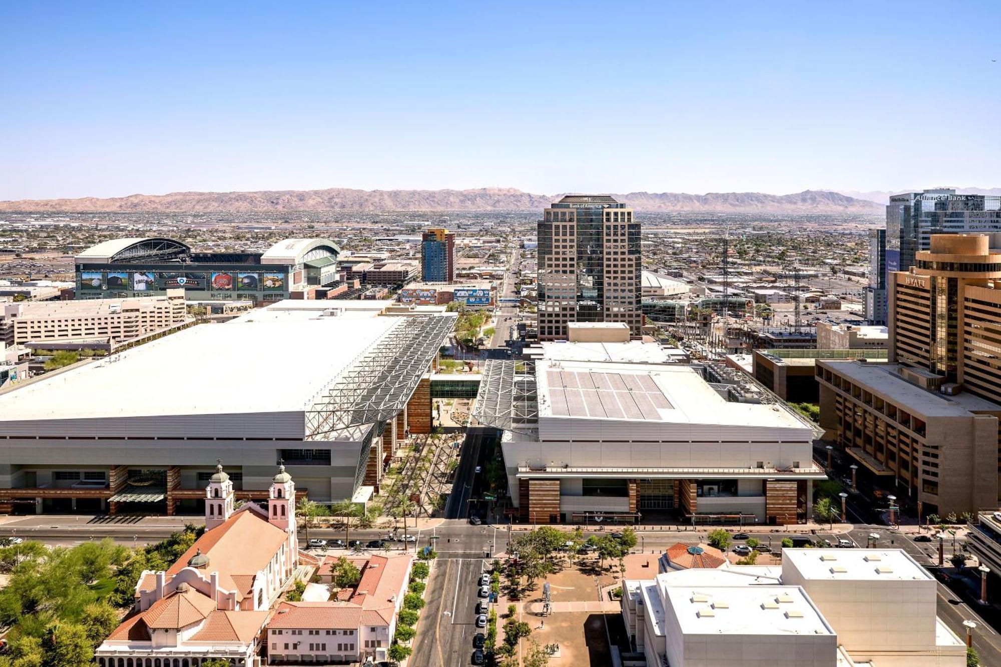 Sheraton Phoenix Downtown Exterior photo